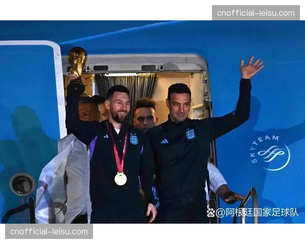 斯卡洛尼梅西替补预案终成型，阿尔瓦雷斯首发伪九号拉动边路进攻